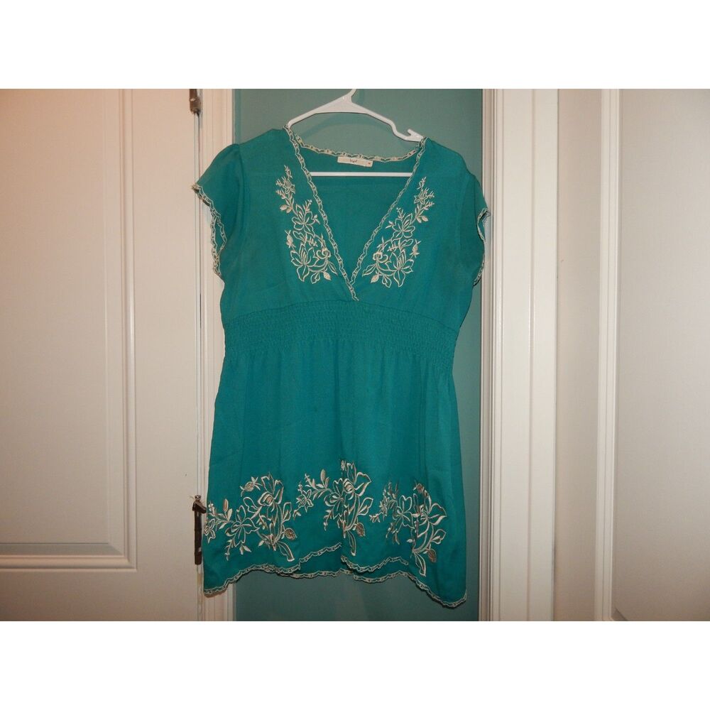 Hazel women’s medium teal deep v‑neck blouse with white floral embroidery